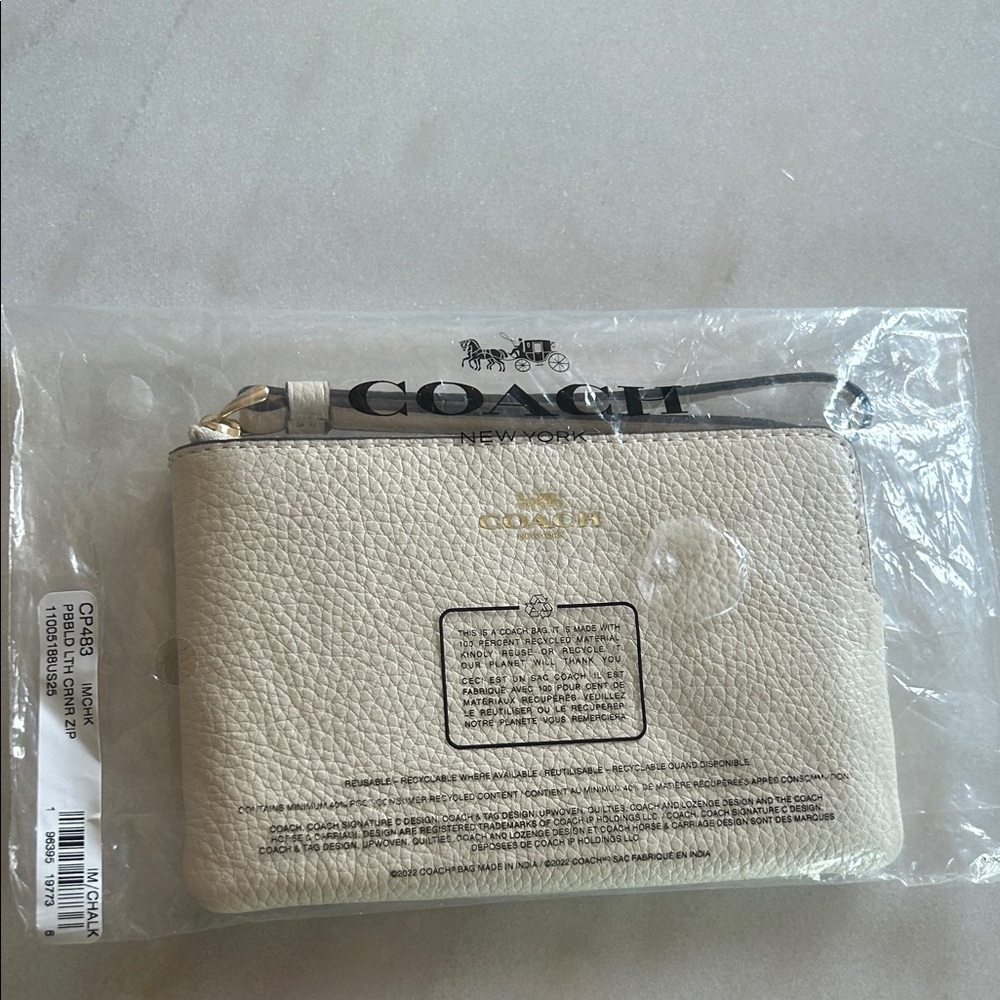 • COACH WRISTLET